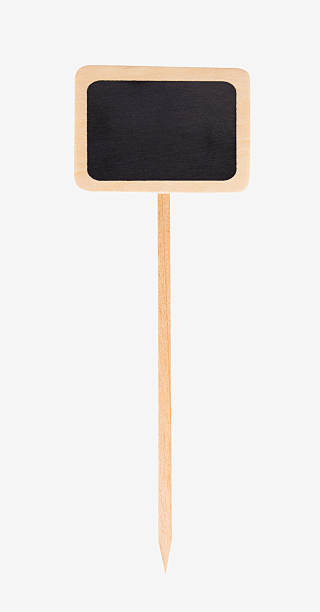 giardino in legno segno isolato, con chalkboard nero - wood sticks foto e immagini stock