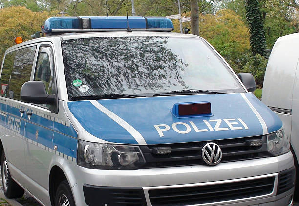 германия's национальной полиции, стоящего транспортного средства на улице;  dusseldorf. германия - north rhine westfalia flash стоковые фото и изображения