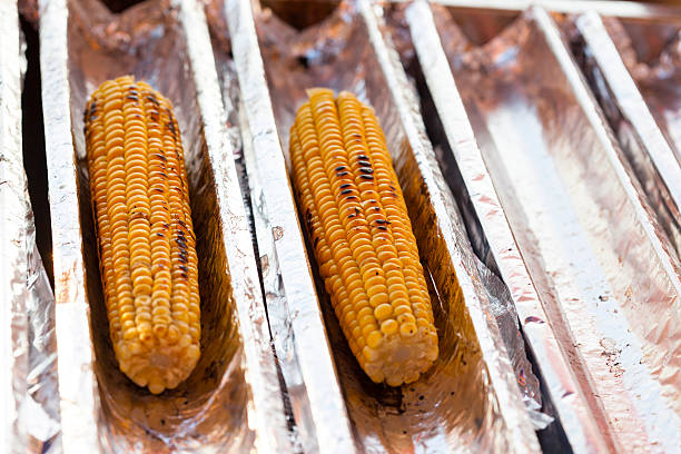 pieczeń kukurydza - corn on the cobb zdjęcia i obrazy z banku zdjęć