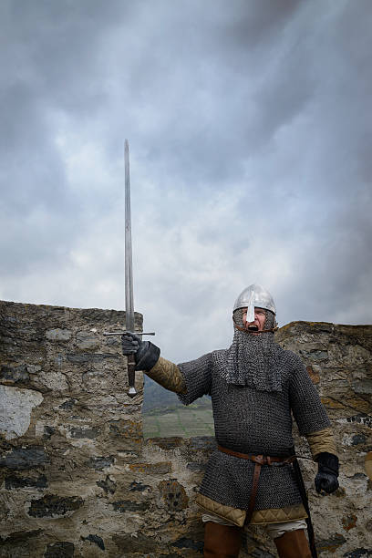 istock Alarm cry of knight 527052136