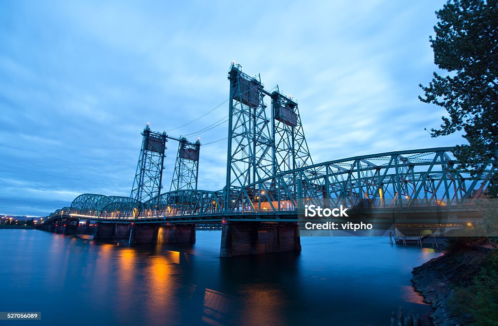 Pont en treillis métallique élevant au-dessus de la rivière Columbia I - 5 - Photo de Pont libre de droits