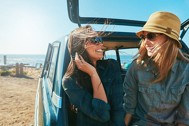 tempo fora na praia - driving car drive women imagens e fotografias de stock