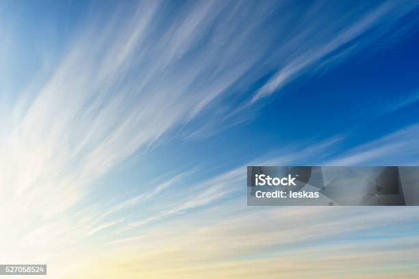 Cirrus Wolken Am Blauen Himmel Stockfoto und mehr Bilder von Wind - Wind, Wolke, Wolkengebilde