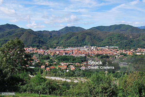 Serravalle Sesia Village - Fotografie stock e altre immagini di Alpi - Alpi, Ambientazione esterna, Architettura