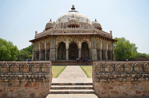This cenotaph was built in 1899 in the honour and memory of Maharaja Jaswant Singh and it is still used as cremation grounds by the Marwar royal family.