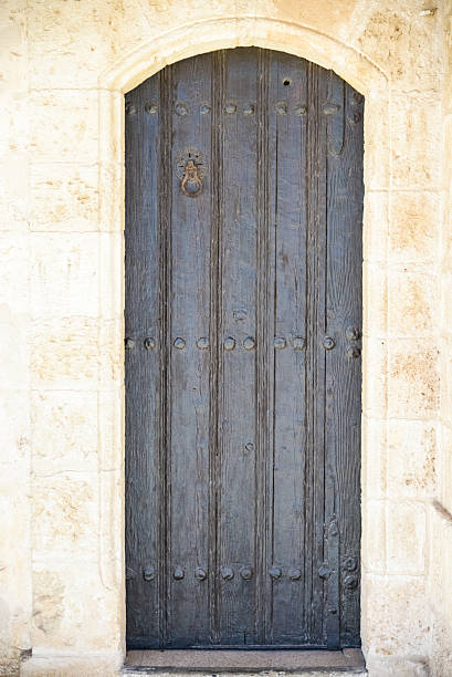 istock old wooden door 527091189