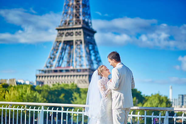 istock Just married couple in Paris 527111691