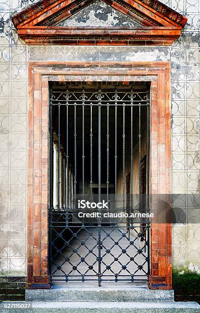 Medievale Porta Immagine A Colori - Fotografie stock e altre immagini di Ambientazione esterna - Ambientazione esterna, Antico - Vecchio stile, Chiuso