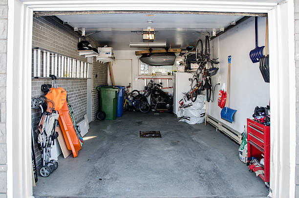 ホーム駐車場 - refrigeration cycle ストックフォトと画像