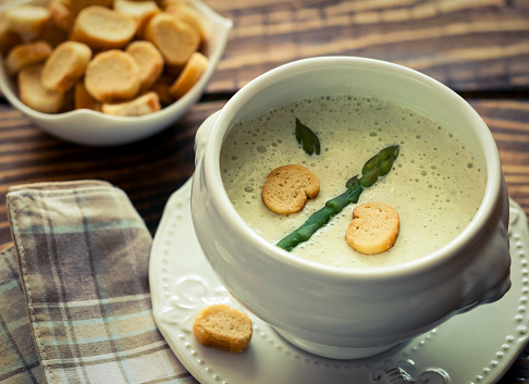 Fresh Creamy Asparagus Soup