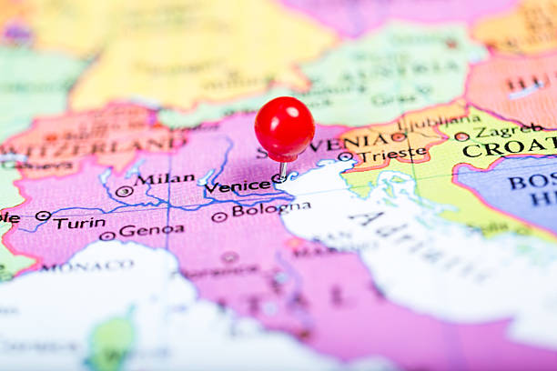 istock Red push pin on map of Italy 527138097