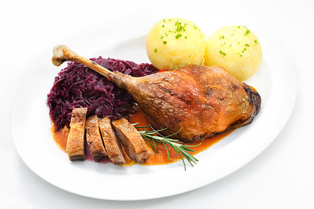 boże narodzenie gęś - goose roasted goose meat spit roasted zdjęcia i obrazy z banku zdjęć