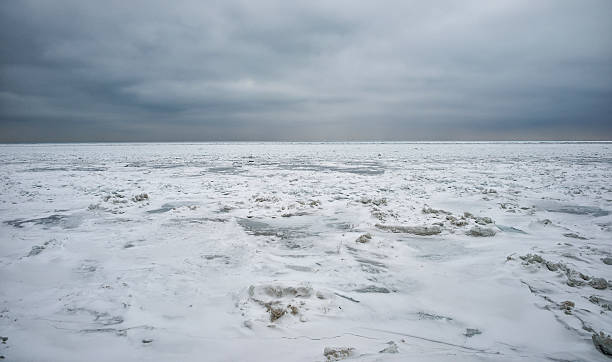 Frozen Lake Michigan Shatters Into Millions Of Pieces And Results In  Surreal Imagery