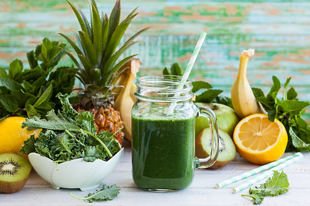свежие зеленые смузи - vegetable smoothie drink multiple exposure стоковые фото и изображения