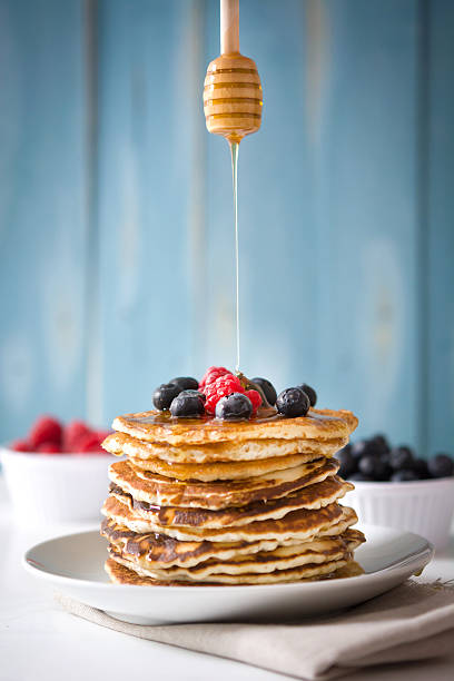 istock Pouring honey in pancakes 527225230