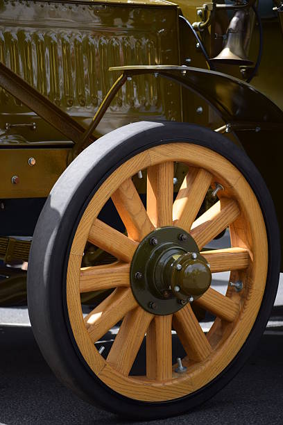 колеса автомобиля - obsolete military land vehicle antique old fashioned стоковые фото и изображения