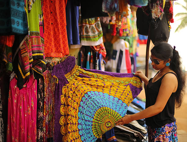 istock Street Shopping 527233720