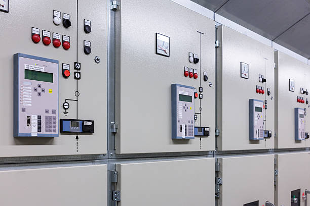 elettriche apparecchiature di manovra - switchgear electricity substation electricity power line foto e immagini stock