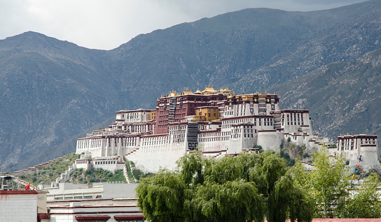 The Potala Palace in Lhasa, Tibet, Chinahttps://lh5.googleusercontent.com/-tpvJ64X4LmY/VMUQwuBJZOI/AAAAAAAABAA/4xrt9UufxvI/s380/banner_Tibet.png