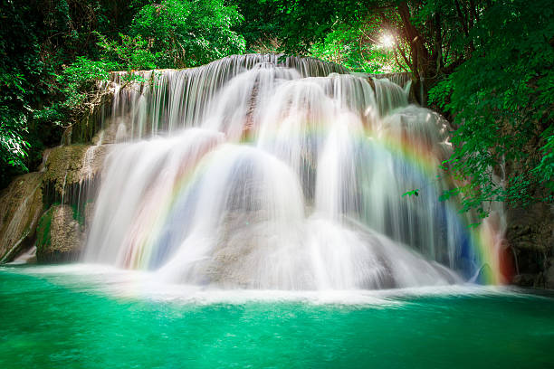 Tailândia cascata em Kanchanaburi Huay Mae Kamin - fotografia de stock