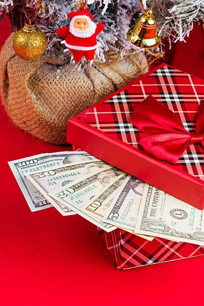 boże narodzenie prezent i dolarów - twenty dollar bill christmas wealth finance zdjęcia i obrazy z banku zdjęć