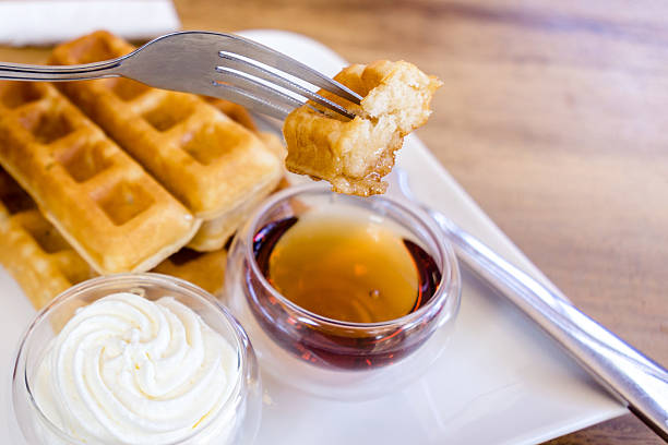 waffel mit ahornsirup - waffle syrup pouring breakfast stock-fotos und bilder
