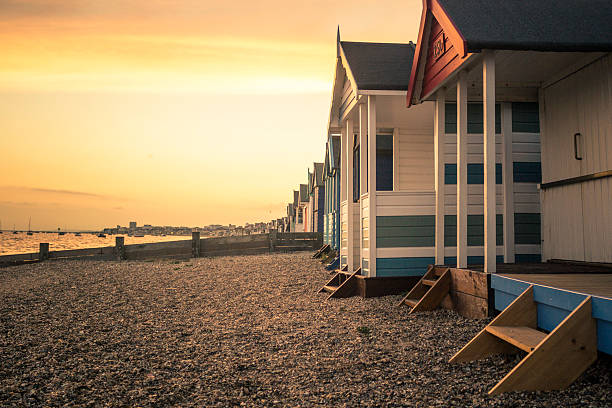 praia huts - essex imagens e fotografias de stock