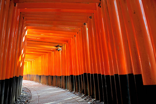 伏見いなり寿司タイシャ京都、日本の神社 - お参り ストックフォトと画像