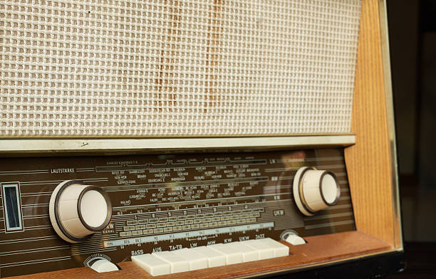 istock Vintage radio 527398053
