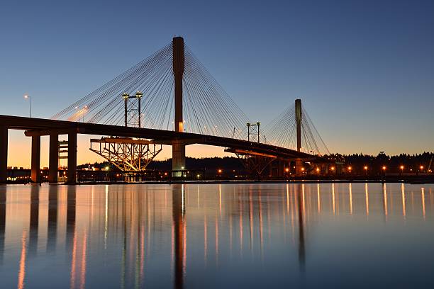 die new port mann-brücke bei sonnenaufgang - langley stock-fotos und bilder