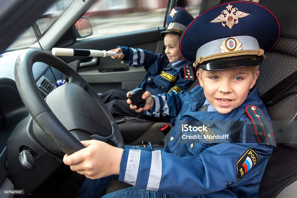 Включи дети и водители. Полиция для детей. Полицейский для детей. ГАИ для детей. Полицейская форма для детей.