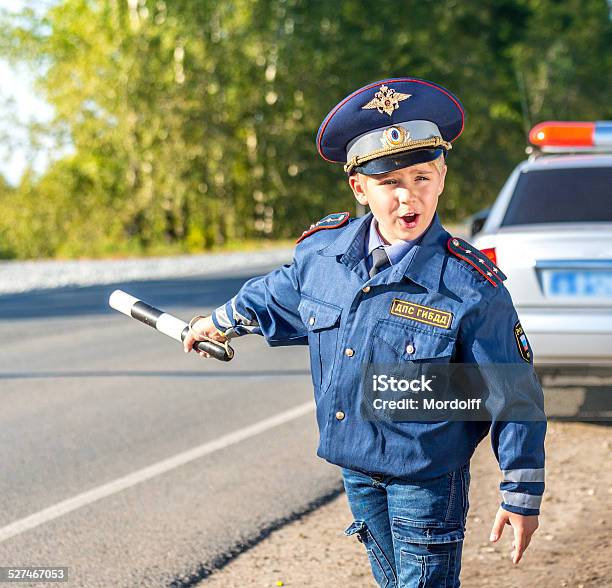 Pase Y Deje Su Automóvil Foto de stock y más banco de imágenes de Cuerpo de policía - Cuerpo de policía, Tráfico, Actividad