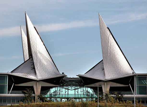 New Palace of Justice, Bolivarplaats 20, Antwerpen / Anvers (City), Flanders Region, Belgium.  March 2006 saw the official inauguration of the new Palace of Justice, a secular cathedral of metal, glass and wood measuring 78,000 m2, created by architect Richard Rogers. The complex includes 36 hearing rooms, has 5 floors, covers 40.000m2 and raises at 41 mhigh. Built from 2001-2005 by Ingeneer Ove Arup.