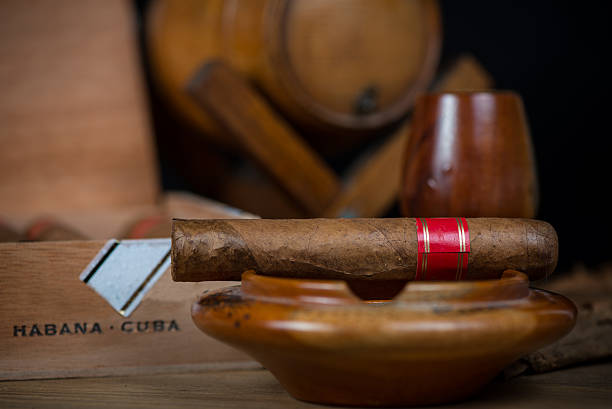 istock Cigars with barrel of rum on table 527491133