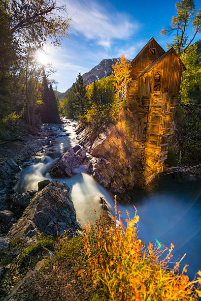 crystal mill colorado chiaro di luna pittura verticale vita - crystal foto e immagini stock