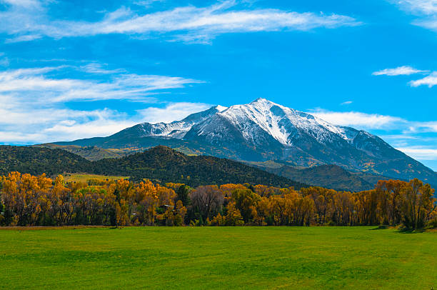 istock Mount Sopris Elk Mountains Colorado - Fall colors 527516521