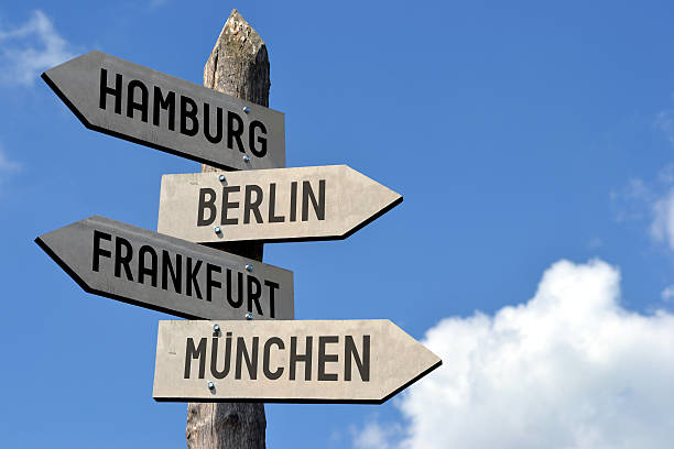 istock Hamburg, Berlin, Frankfurt, Munchen - signpost 527521558