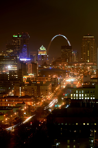 Evening view of St. Louis, Missouri and the Gateway Arch.