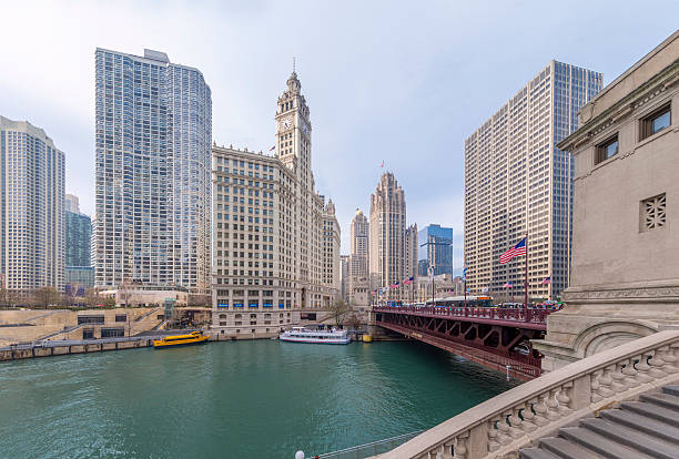 istock Downtown Chicago and Chicago River 527529664