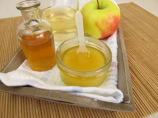 Hair conditioner with apple cider vinegar and honey - Haarspülung mit Apfelessig und Honig