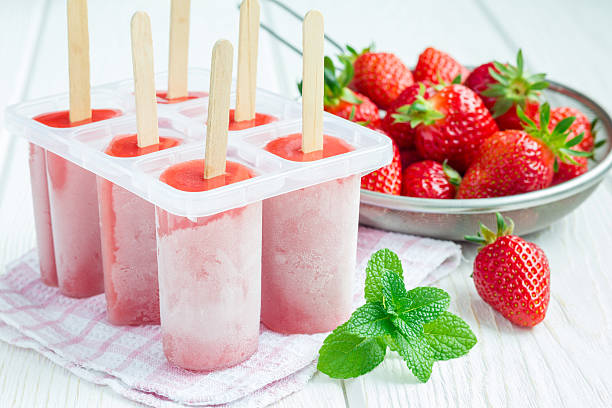 istock Homemade popsicles with strawberry 527543462