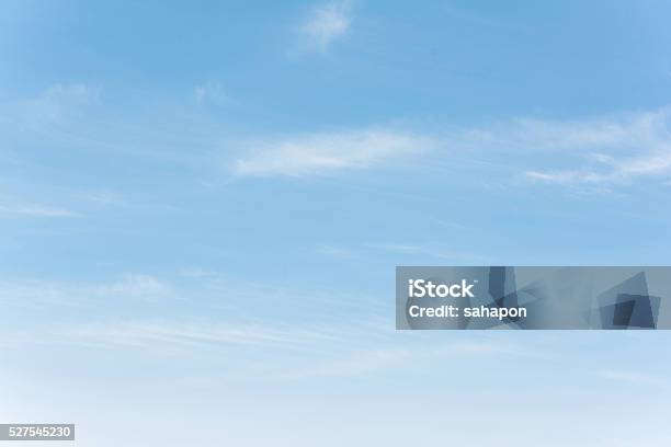 Blue Sky - zdjęcia stockowe i więcej obrazów Niebo - Zjawisko naturalne - Niebo - Zjawisko naturalne, Niebieski, Chmura