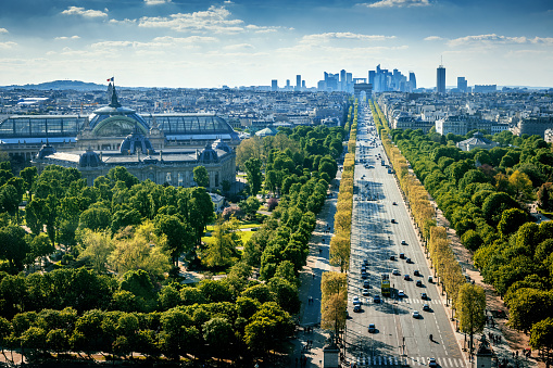 Paisaje urbano de París, Avenue de la Grande Armee, Francia photo