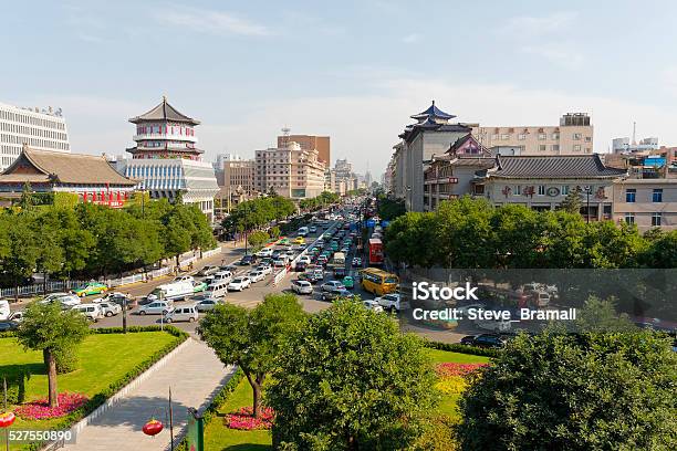 Rush Hora En Xian Foto de stock y más banco de imágenes de Aire libre - Aire libre, Autobús, Calle