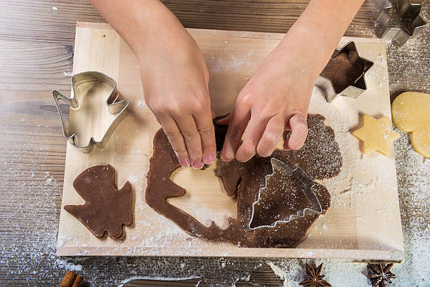istock Christmas baking, prepare  child the cake 527582699