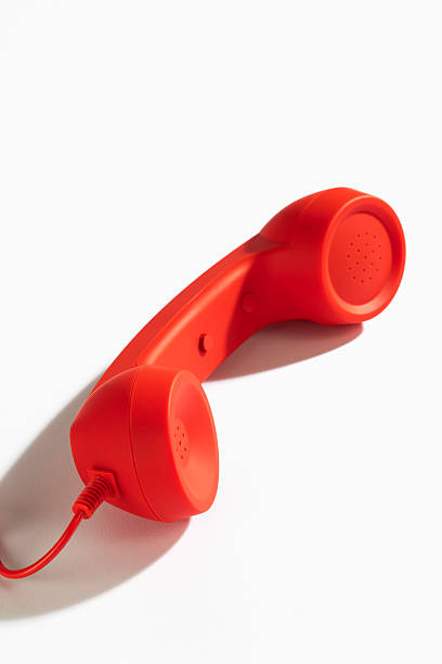красная телефонная трубка на белом фоне - telephone telephone receiver phone cord telephone line стоковые фото и изображения