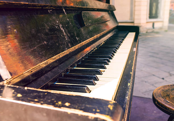 istock Vintage piano on the street 527613833