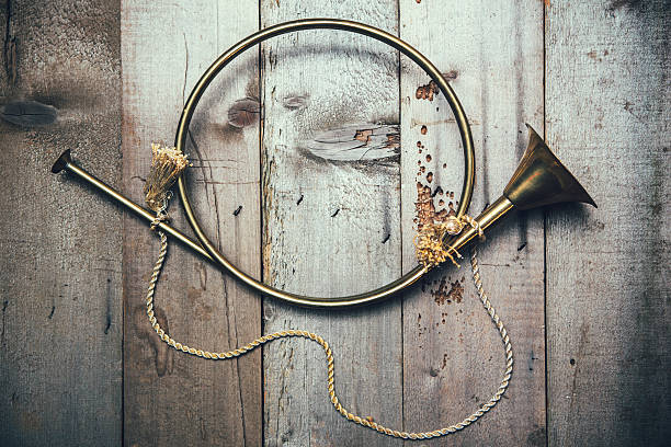 campainha de natal na madeira resistiu - bugle trumpet brass old fashioned imagens e fotografias de stock