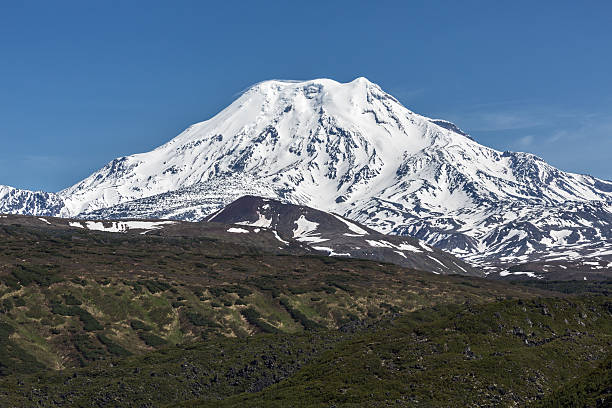 istock Ichinsky Volcano on Kamchatka Peninsula 527632217