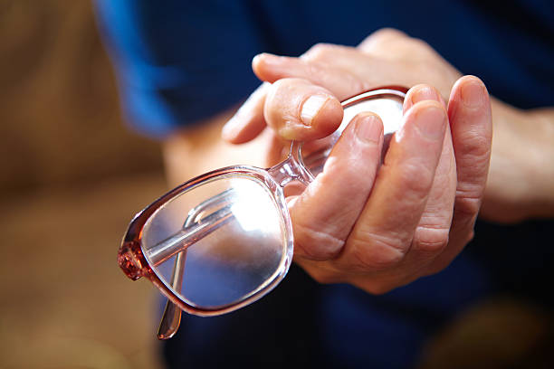 istock Old woman hands with eyeglasses 527654307